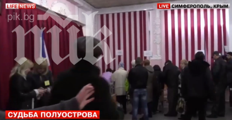 Опашки пред избирателните секции в Крим