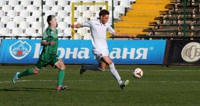 Славия разгроми Нефтохимик, Галин Иванов блести с хеттрик