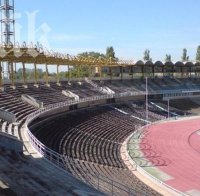 Депутати вкарват стадион Депутати вкарват стадион