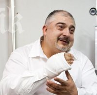 Сакатлък! Ути с потрошена ръка в 