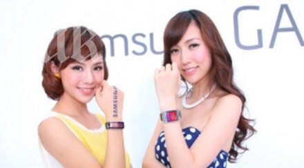 струват новите samsung galaxy gear galaxy fit
