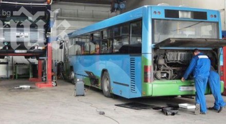 инцидент разлог крик автобус счупи ремонт падна лежащия шофьор