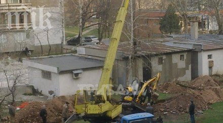 немарливост работници изпуснаха багер изкоп снимки