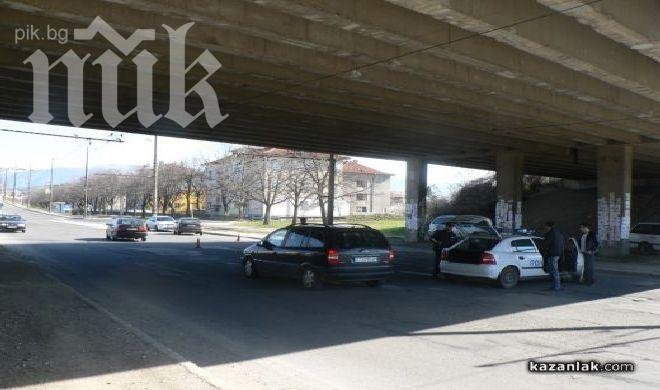 Жена се метна от мост в Казанлък, като по чудо оцеля (видео)