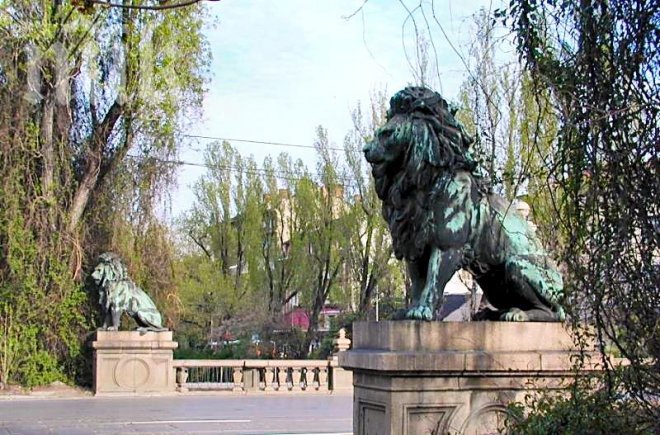 Извънредно в ПИК! Зверско клане на Лъвов мост! Човек лежи в локва кръв, убиецът избяга! (обновена)