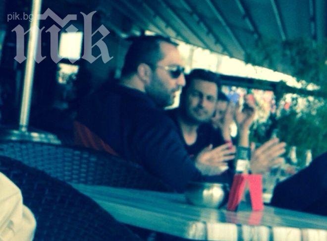 Ексклузивна снимка в ПИК! Митьо Очите на тайна среща с Боби Травестита