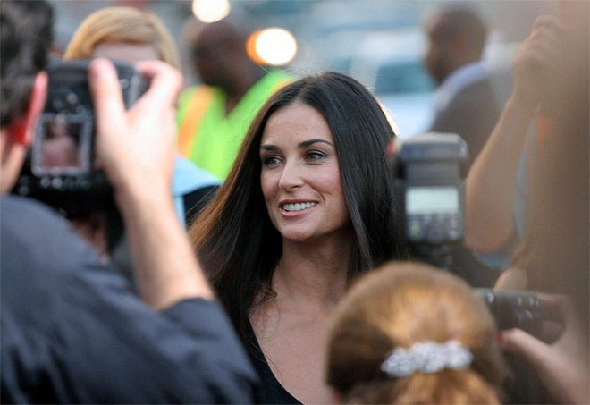 Деми Мур пак си търси мъж