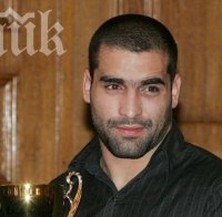 Багата излиза на кървав мач в Калифорния