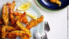 Хрупкави пилешки филенца в кускус с пикантен сос