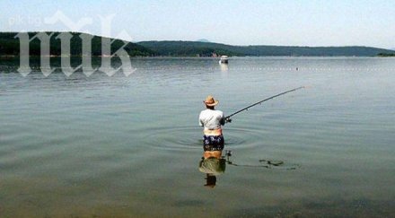 продължава издирването падналия дунав рибар