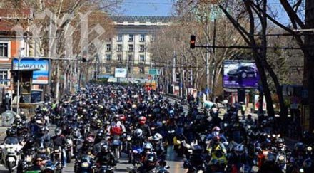 рокери тръгват пролетно шествие