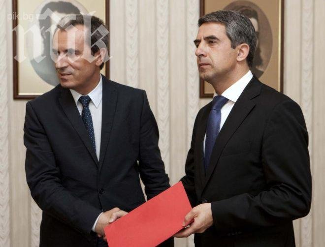 Орешарски ще докладва за Украйна пред президента на КСНС