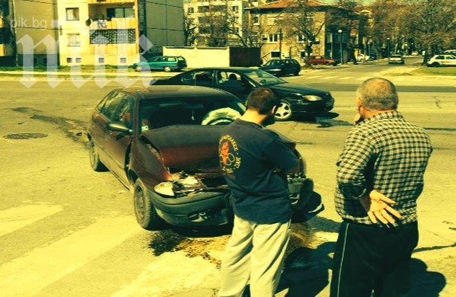 Кола с бебе катастрофира в Пловдив