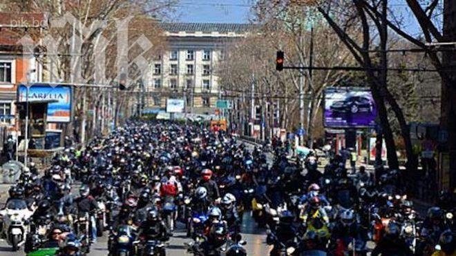 Рокери тръгват на пролетно шествие