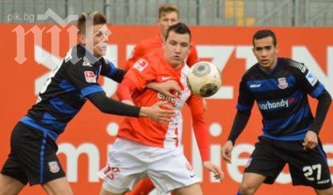 Тодор Неделев раздава автографи преди загубата от Байерн