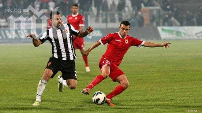 Пълен хоас: Лицензите на ЦСКА и Локомотив (Пд) висят заради дълг на пловдивчани към НАП