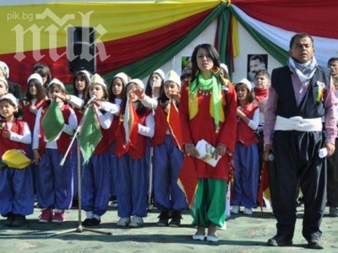 Бежанците в Харманли посрещнаха Нова година с Мила родино