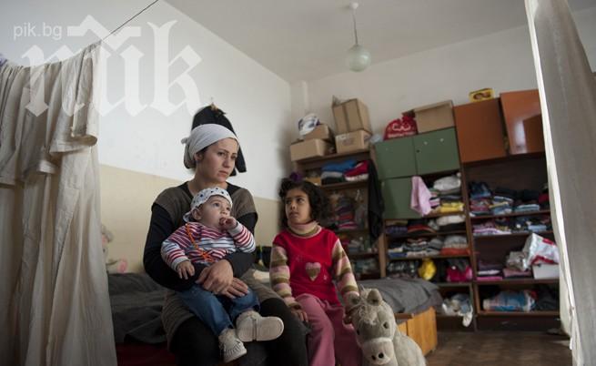 Бежанците в България посрещат Нова година и Деня на майката