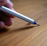 Изобтретиха химикалка, сигнализираща за правописни грешки