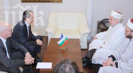 главният мюфтия подари корана орешарски