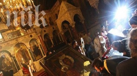 невероятно икона 300 години излъчва топлина