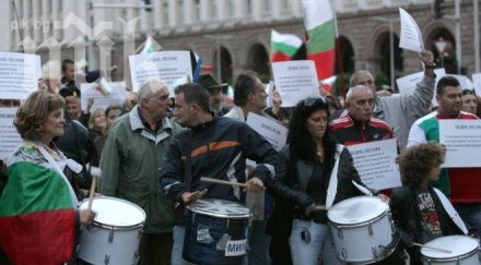 протестите атака герб президентството ескалират жена припадна