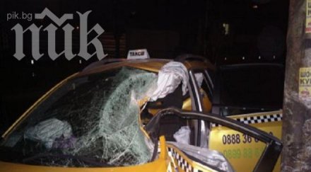такси мина червено удари кола заби 120 стълб мъж жена реанимацията пловдив снимки
