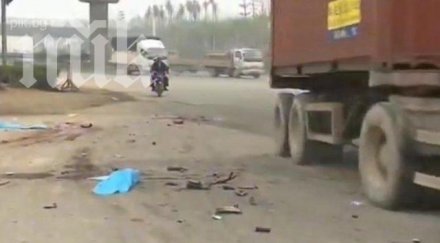 бебе изхвръкна утробата майка оцеля загина видео снимки