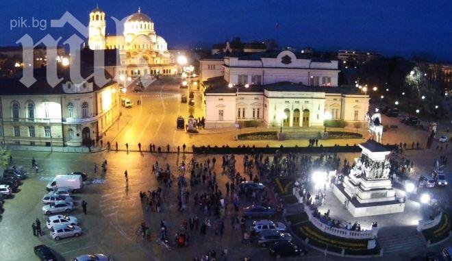 Протестиращите блокираха трафика пред парламента