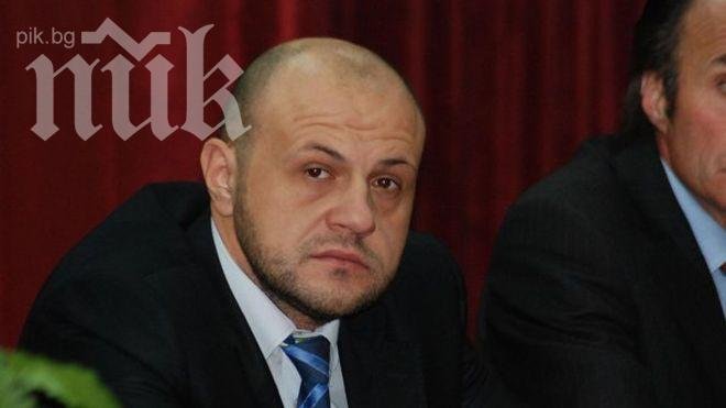 Скандал! И Томислав Дончев изплува от тефтерчето на Златанов, сложил чадър над зам.-министър