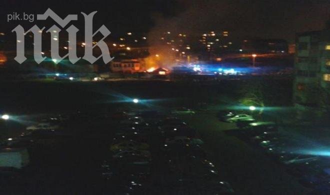 Кафене в Бургас изгоря до основи след мощен взрив
