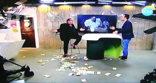 Голям шок! Митьо Пищова разпръсна пачка с 20 000 лева в студиото на Нова тв (снимки)