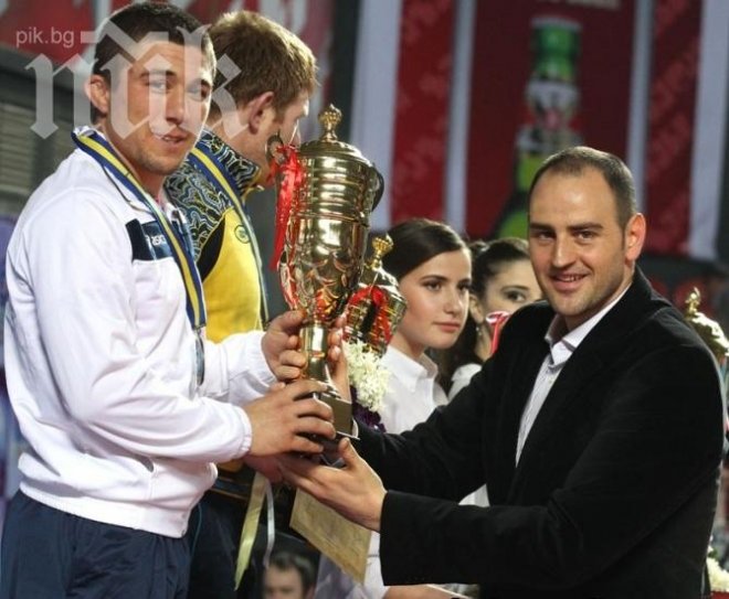 Носителят на Дан Колов пред операция