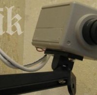 ученик задигна действаща охранителна камера