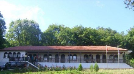 цигани обраха манастира света марина избягаха каруца