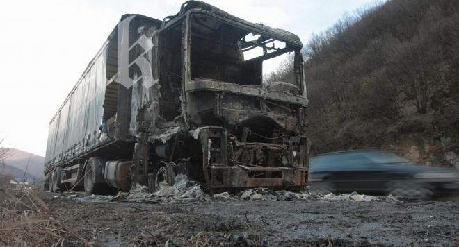 ТИР горя като факла на магистрала Хемус