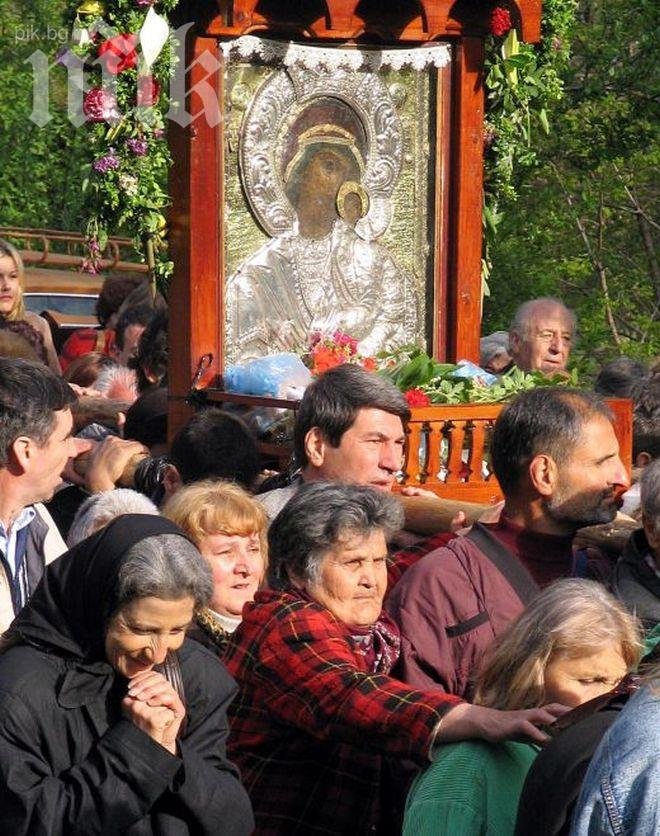 Ревизори ровят сметките на Бачковския манастир