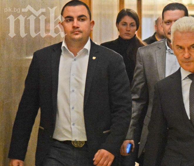 Депутат от „Атака“ отново нападна агресивно журналист от ПИК