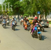 Парад на мотори спира движението в София