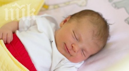 годишна ромка стана младата баба българия