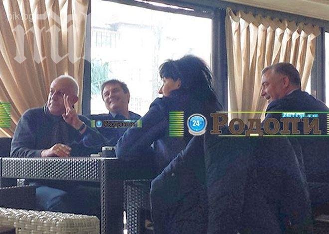 Червени депутати питат сервитьора на коя маса са седели Бойко и Местан, правят си снимки! Лидерът на ДПС платил 4.50 лева сметка в Марая