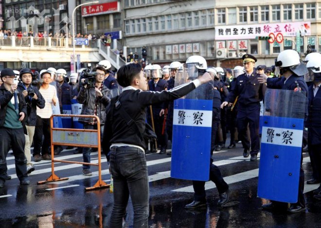 Тайпе продължава да протестира срещу договора за сближаване с Китай