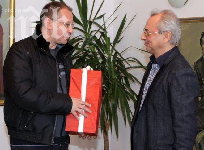 Станишев хванат в таен разговор с Доган! И той отишъл на рождения му ден, но доста по-рано