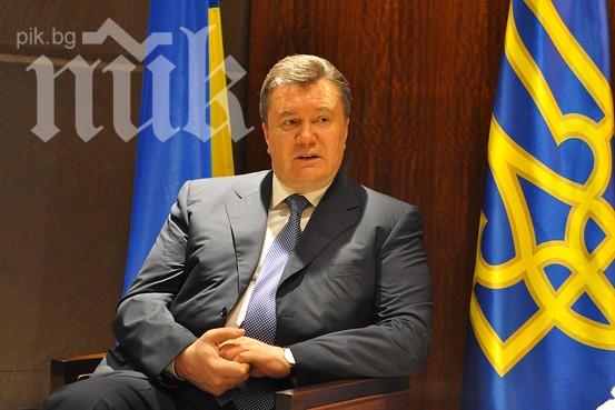 Янукович и Николай Азаров са изключени от украинската Партия на регионите