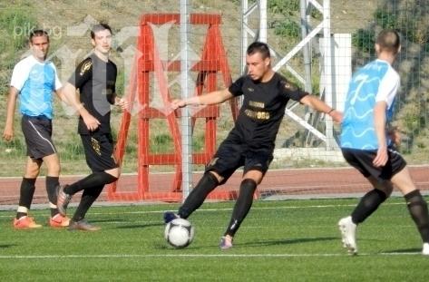 Футболисти от В група се сблъскаха и припаднаха на терена 