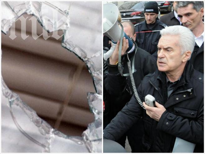 Полицията издирва усилено гамените, които направиха на решето офис на Волен Сидеров във Варна