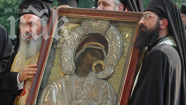 Задигнаха златния ореол на икона от Бачковския манастир