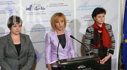 мая манолова плевнелиев върви сценарий предсрочни президентски избори