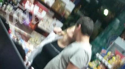 ексклузивно пик млад депутат атака гушка целува изкусителна блондинка обновена папарашки снимки