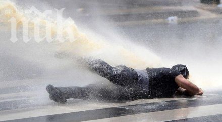 полицията анкара разпръсна демонстранти водни оръдия